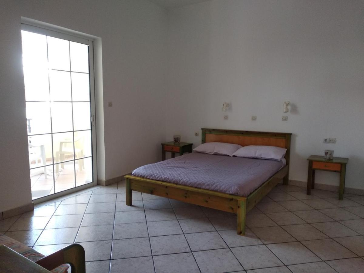 Ton Mari Apartments Palaiochora Luaran gambar